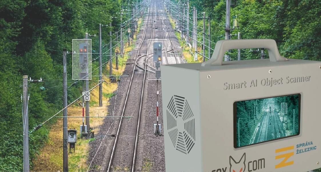 Imaging device with&nbsp;railway track background and&nbsp;software-labeled signals
